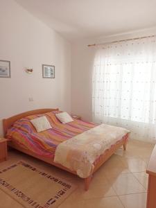 Posteľ alebo postele v izbe v ubytovaní Apartments by the sea Podgora, Makarska - 2593