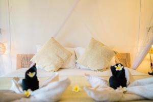 a room with a bed with birds flying around it at Villas Shiva Complex in Uluwatu