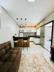 a living room with a couch and a kitchen at Lindo flat próximo do centro in Formosa +3 photos