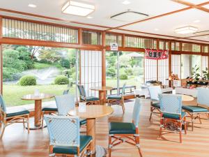 Posezení v ubytování Ichinomata Onsen Grand Hotel