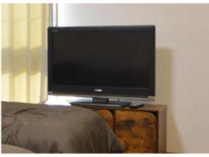 a flat screen tv sitting on top of a table at Monzen House Private room - Vacation STAY 49377v in Kasama