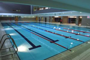 Piscina de la sau aproape de Trinity College - Campus Accommodation