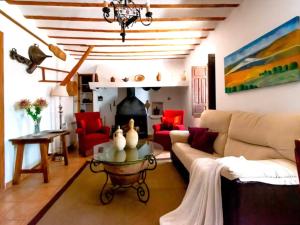 Foto de la galería de Casa del Labrador con Spa y piscina compartida para 14 en Alcaraz