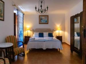 Foto de la galería de Casa del Labrador con Spa y piscina compartida para 14 en Alcaraz