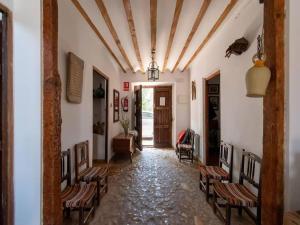 Foto de la galería de Casa del Labrador con Spa y piscina compartida para 14 en Alcaraz