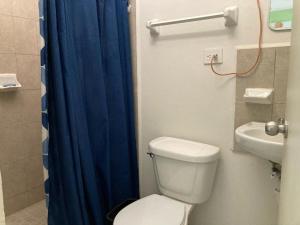 Ένα μπάνιο στο Casa con dos cómodas habitaciones