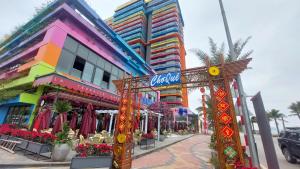 Bangunan di mana terletaknya hotel +5 gambar