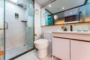 Koupelna v ubytování 云享城居 SKY高空Loft公寓酒店 春熙路九眼桥店
