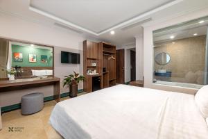 Postel nebo postele na pokoji v ubytování Nature Hanoi Hotel