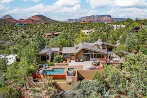 セドナにあるPrime Sedona Location with Saltwater Pool and Hot Tub!の山家の空見