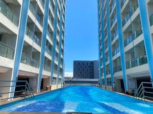 City Center Executive Hotel-Near Manila Airport and PITX内部或周边的泳池