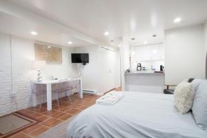 a bedroom with a bed and a table and a kitchen at WELL-EQUIPPED STUDIO APT - WALK TO METRO SUBWAY in Washington, D.C.