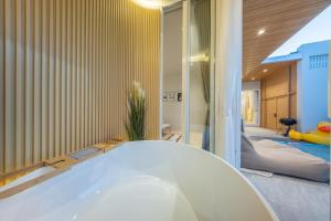 Gallery image of SHIN Lalynn Pool Villa in Ban Nong Kasaem