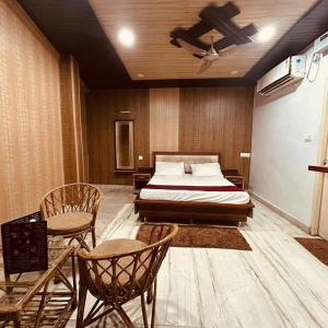 Katil atau katil-katil dalam bilik di The Royal Respite - Open Rooftop Cafe