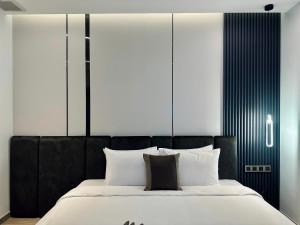 Postel nebo postele na pokoji v ubytování LION 15 Hotel