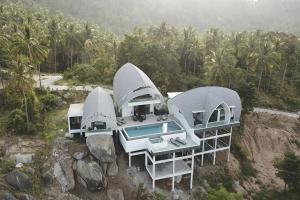 チャウエンノイビーチにあるVilla Moon Paradise 4br Infinity Pool Viewsのプール付きの家の航空写真