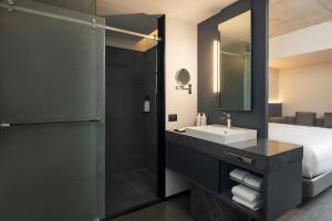 Postel nebo postele na pokoji v ubytování Radisson Hotel Don Mueang Bangkok