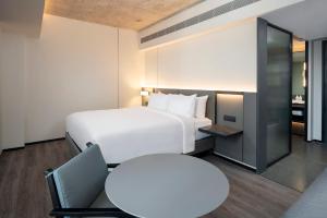 Postel nebo postele na pokoji v ubytování Radisson Hotel Don Mueang Bangkok