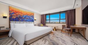 Postel nebo postele na pokoji v ubytování Wanda Jin Hotel Karamay Dushanzi Huiyang