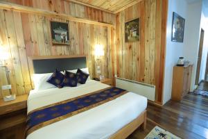Postel nebo postele na pokoji v ubytování Hotel Phuntsho pelri