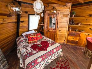Postel nebo postele na pokoji v ubytování Aldea Tipi Glamping
