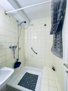 a bathroom with a bathtub with a black and white rug at Apartment Schwarzwaldhöhen Pforzheim-Birkenfeld in Birkenfeld +24 photos