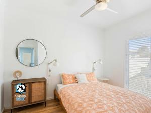 Voodi või voodid majutusasutuse Ultimate in Middleton Coastal Style with Views Sleeps 10 toas