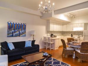 Η κουζίνα ή μικρή κουζίνα στο 3rd Street Flats