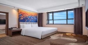 Postel nebo postele na pokoji v ubytování Wanda Jin Hotel Karamay Dushanzi Huiyang