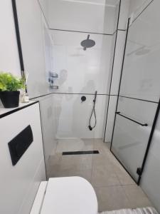 Φωτογραφία από το άλμπουμ του chic boutique penthouse walk to the beach ashdod σε Ashdod