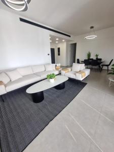 Φωτογραφία από το άλμπουμ του chic boutique penthouse walk to the beach ashdod σε Ashdod