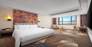 Postel nebo postele na pokoji v ubytování Wanda Jin Hotel Karamay Dushanzi Huiyang