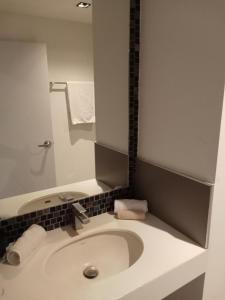 Bilik mandi di Modern Condo - 1BR T1-401