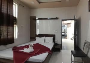 Postel nebo postele na pokoji v ubytování Hotel Haji Ali