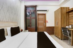 Postel nebo postele na pokoji v ubytování Super Townhouse Sector 4 Gurgaon
