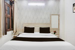 Postel nebo postele na pokoji v ubytování Super Townhouse Sector 4 Gurgaon