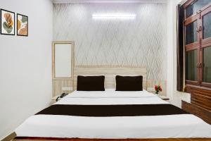 Postel nebo postele na pokoji v ubytování Super Townhouse Sector 4 Gurgaon