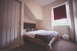 Katil atau katil-katil dalam bilik di Stylish and Spacious two bed in Aberdeen's West End