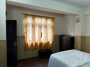 Postel nebo postele na pokoji v ubytování Khangri Guest House