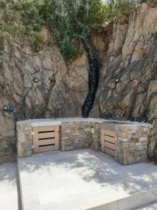 Фотография из галереи Stone built house next to the beach в Амолиани