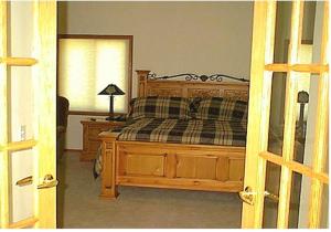 A bed or beds in a room at ThunderHeart