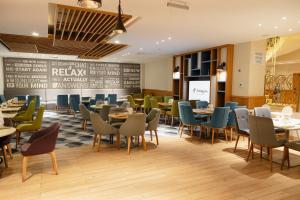 Uma área de estar em Holiday Inn - Aktau - Seaside by IHG