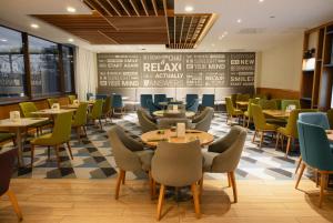 Uma área de estar em Holiday Inn - Aktau - Seaside by IHG