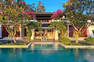 Πισίνα στο ή κοντά στο Cozy Family Villa with Sunset View