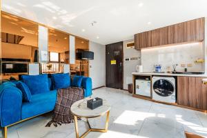 Kuchyň nebo kuchyňský kout v ubytování 云享城居 SKY高空Loft公寓酒店 春熙路九眼桥店