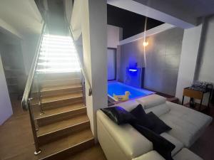 Ένα ή περισσότερα κρεβάτια σε δωμάτιο στο Led House +61 φωτογραφίες