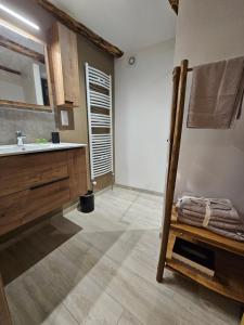 Koupelna v ubytování Mas de la Borie -Chambre d'hôtes