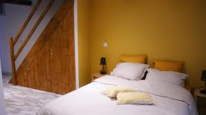 Postel nebo postele na pokoji v ubytování Mas de la Borie -Chambre d'hôtes