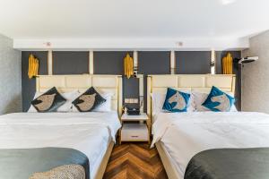 Postel nebo postele na pokoji v ubytování 云享城居 SKY高空Loft公寓酒店 春熙路九眼桥店 + 37 fotografií