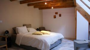 Postel nebo postele na pokoji v ubytování Mas de la Borie -Chambre d'hôtes